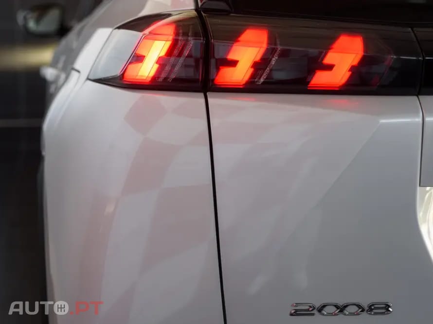 Peugeot 2008 1.2 PureTech Allure EAT8
