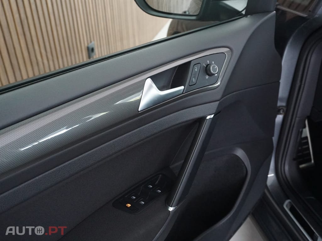 Volkswagen Golf 1.0 TSI OPF IQ.DRIVE