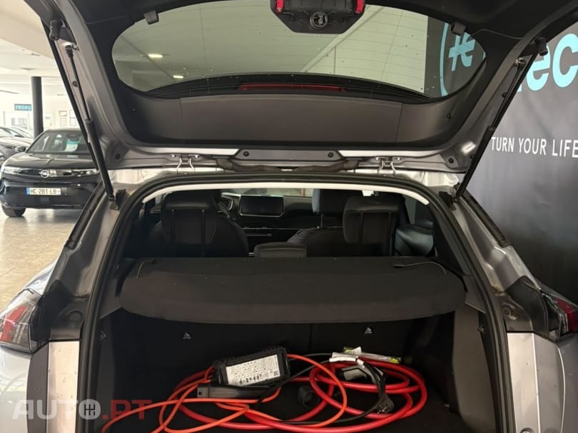 Peugeot E-2008 50 kWh Active