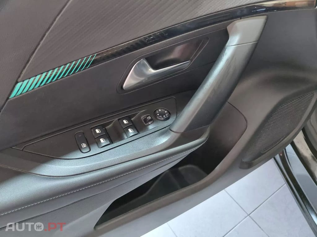 Peugeot 2008 1.2 PureTech Allure Pack