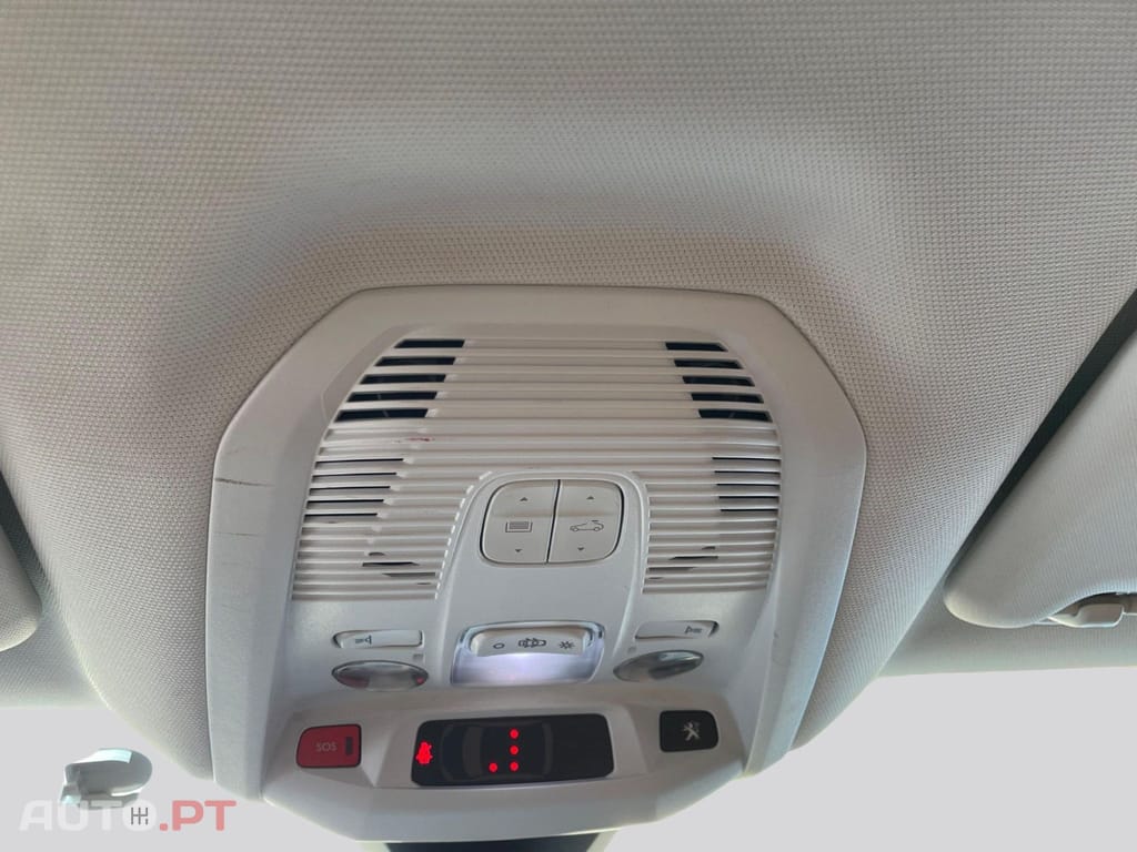 Peugeot 3008 1.2 ALLURE