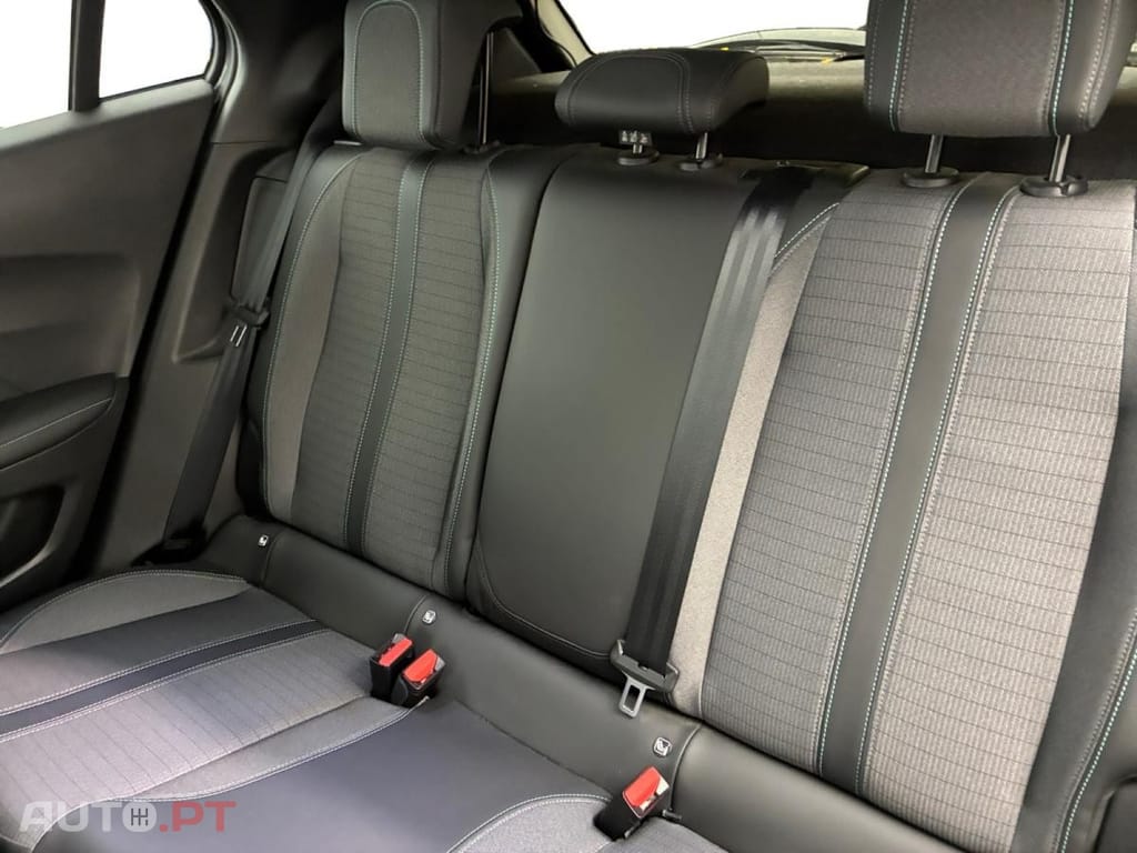 Peugeot E-2008 Active Pack