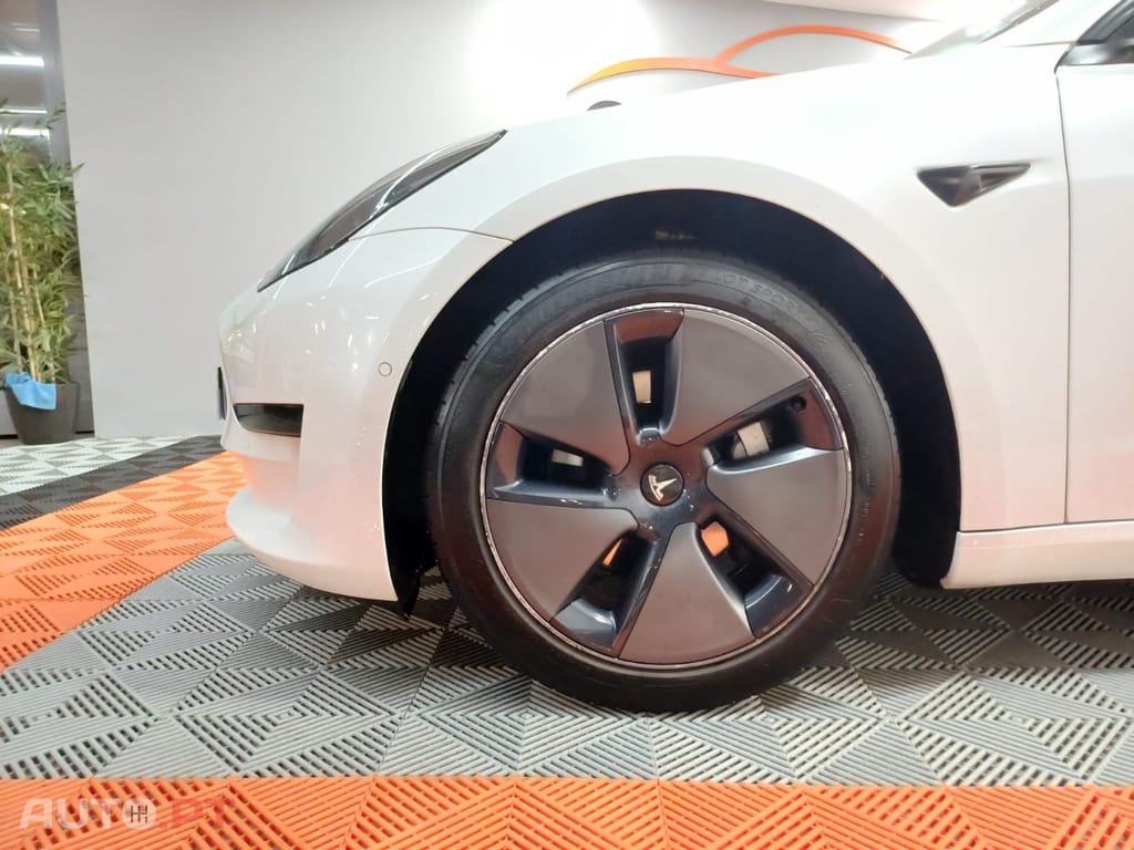 Tesla Model 3 Standard Range Plus RWD