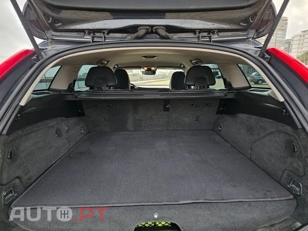 Volvo V60 D6 Plug-In-Hybrid AWD Geartronic Pure Limited