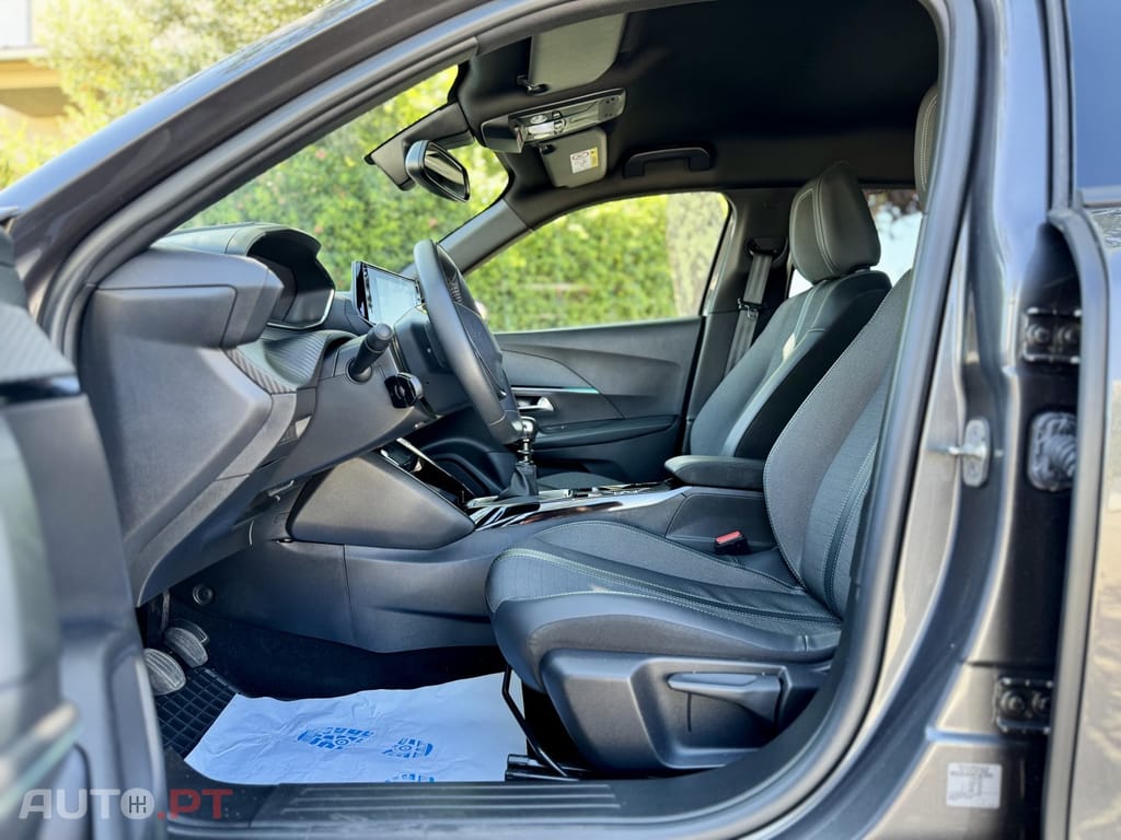 Peugeot 2008 PureTech 100 Allure