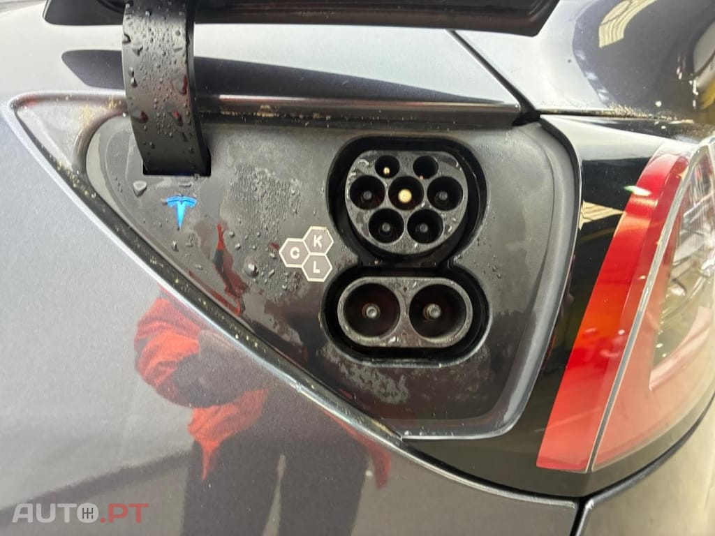 Tesla Model Y Standard RWD