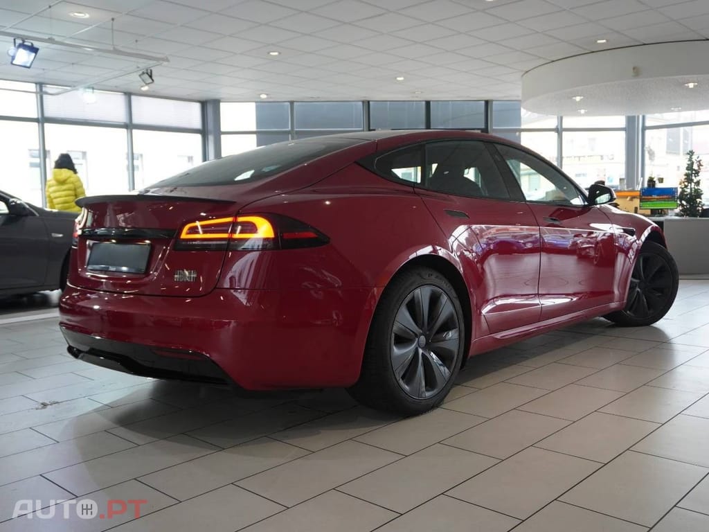 Tesla Model S Plaid AWD — fotografia 3
