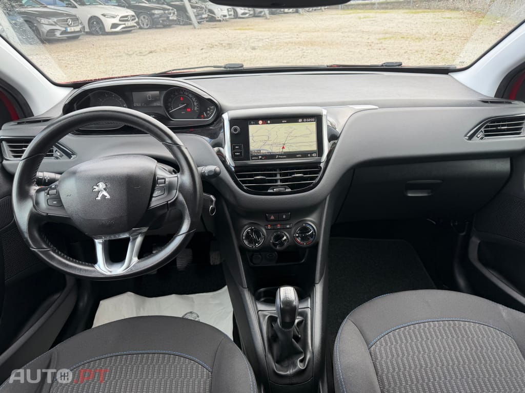 Peugeot 208 1.2 PureTech Signature