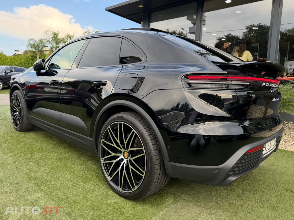 Porsche Macan Electric 4