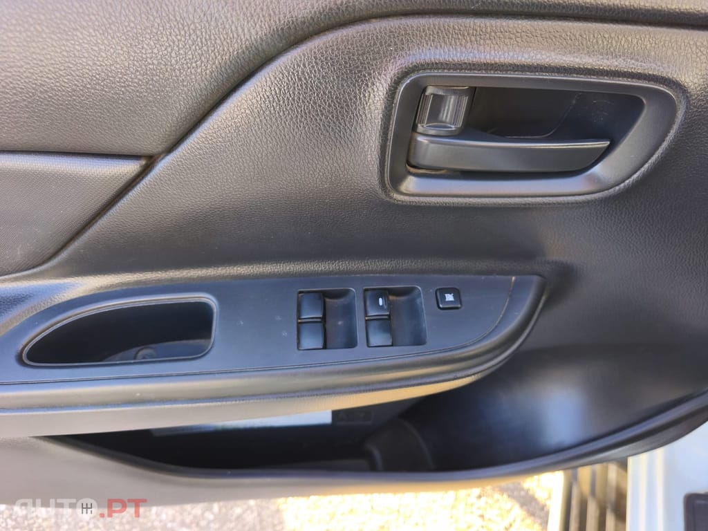 Mitsubishi L200 2.3 DI-D Strakar Space Cab Connect Edition 4WD