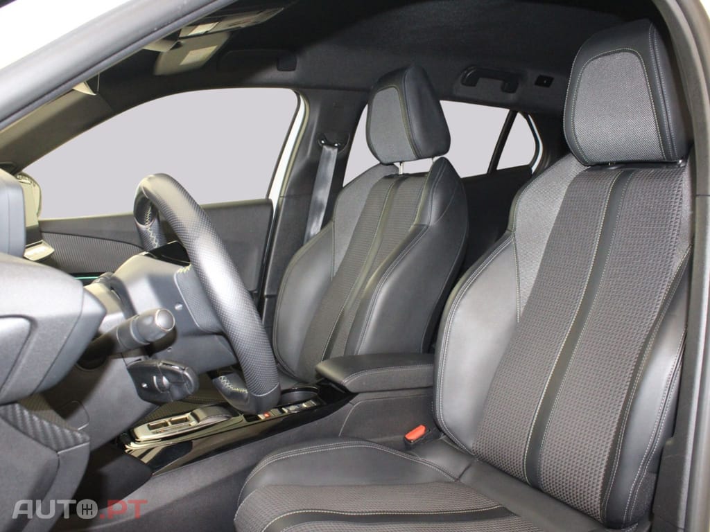 Peugeot E-2008 GT
