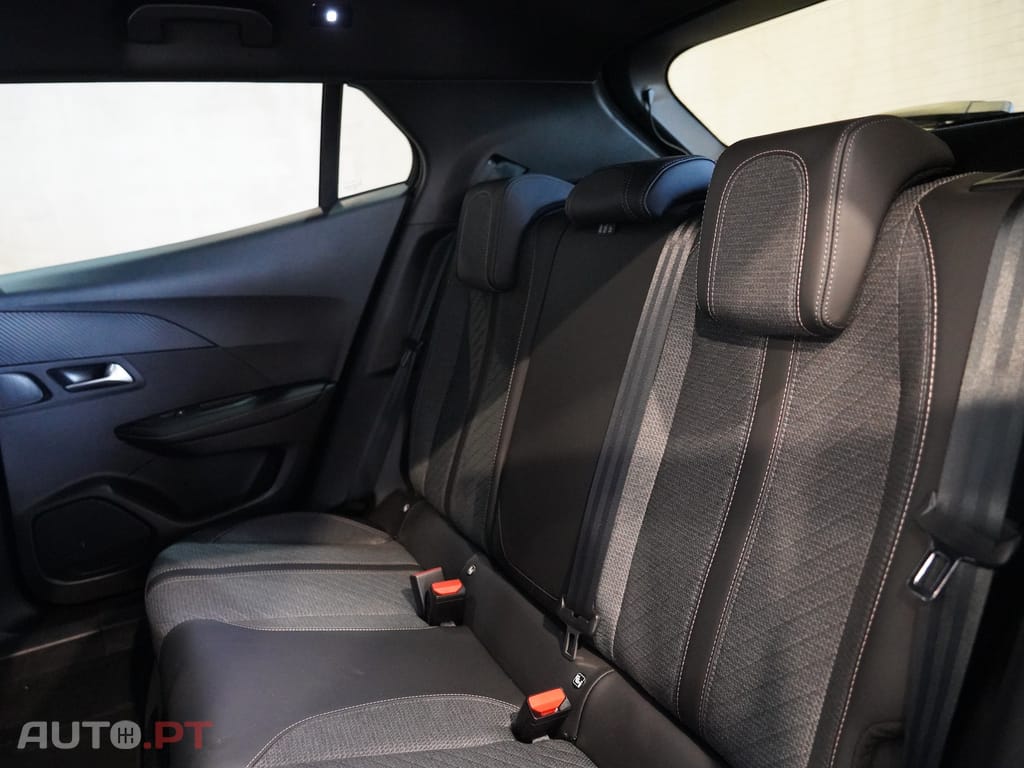 Peugeot 2008 1.2 PureTech Allure EAT8