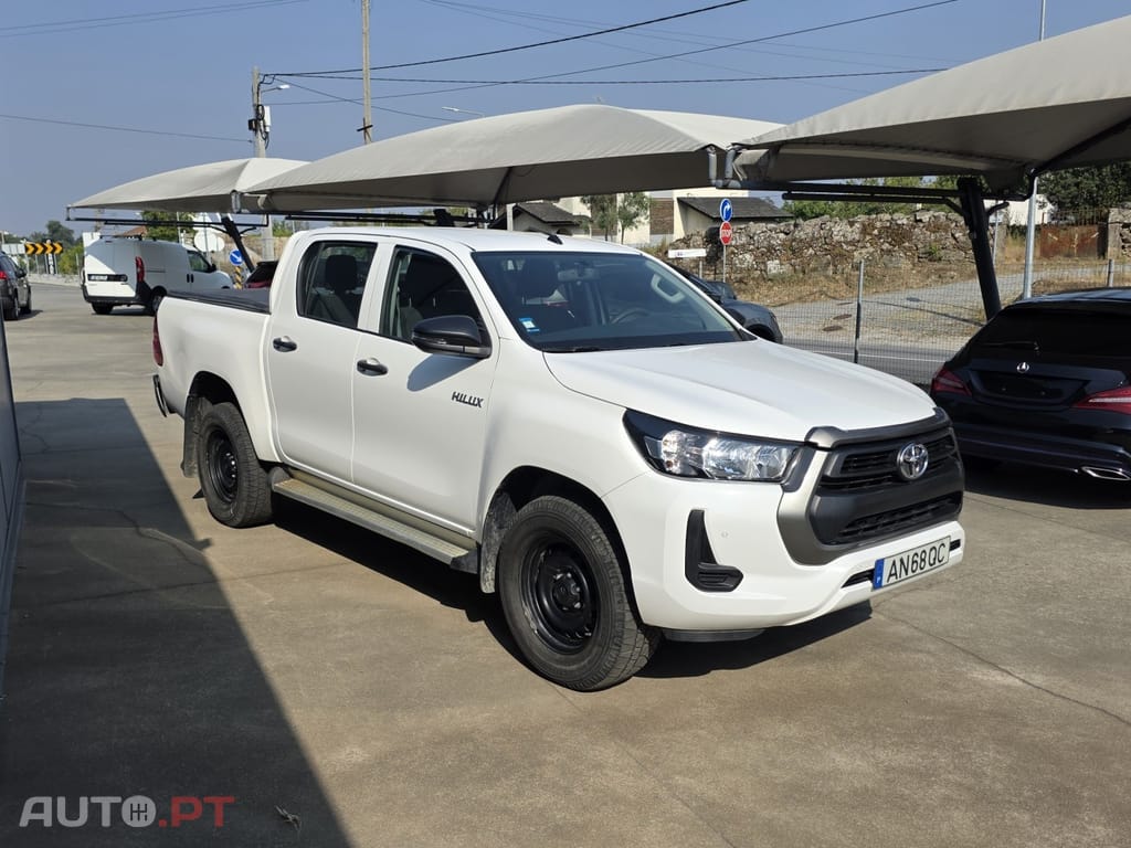 Toyota Hilux 2.4 D-4D 4WD CD CM — fotografia 4