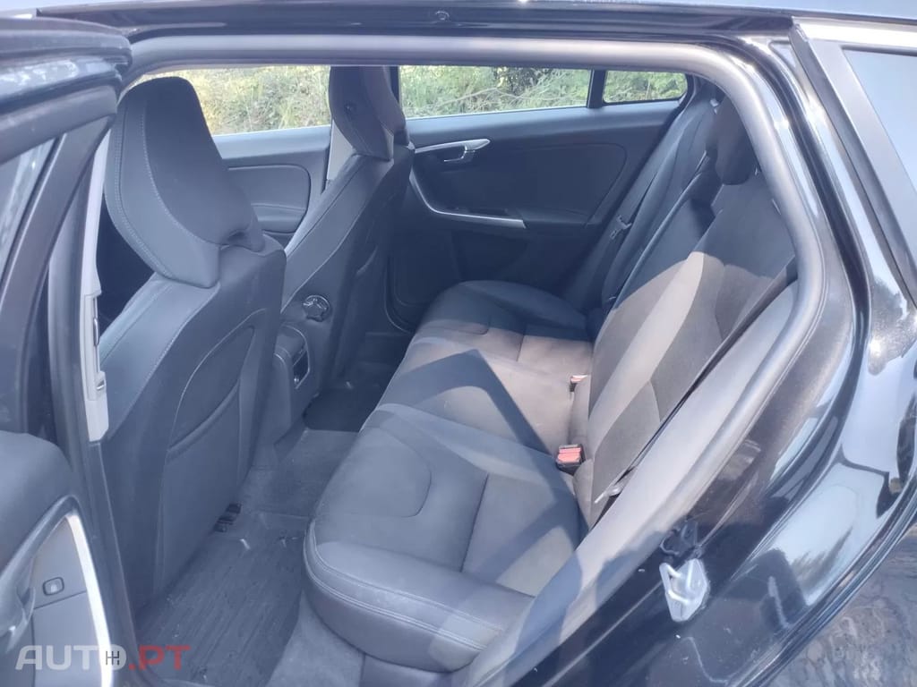 Volvo V60 2.0 D4 Momentum Eco Geartronic