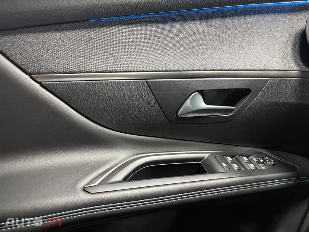 Peugeot 3008 1.6 Hybrid Allure e-EAT8