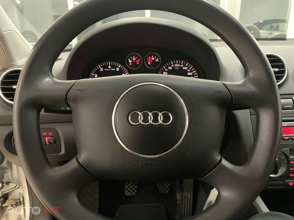 Audi A3 1.6 FSI ATTRACTION