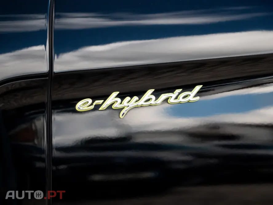 Porsche Panamera 4 E-Hybrid Platinum Edition