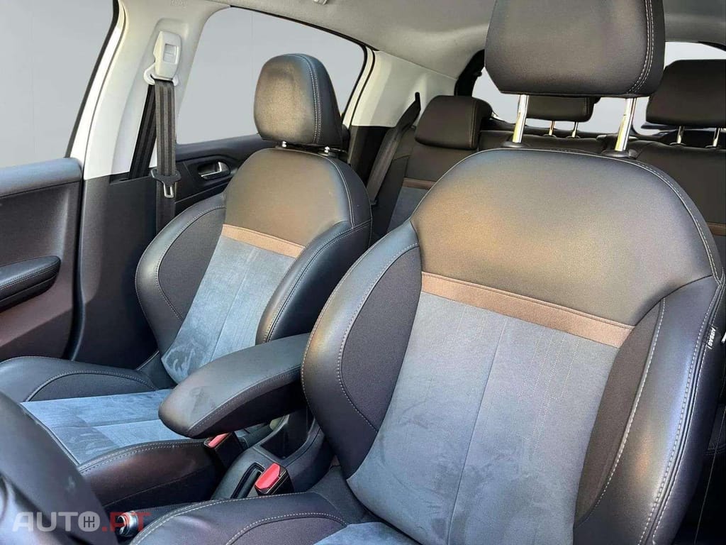 Peugeot 208  1.2 e-THP Féline