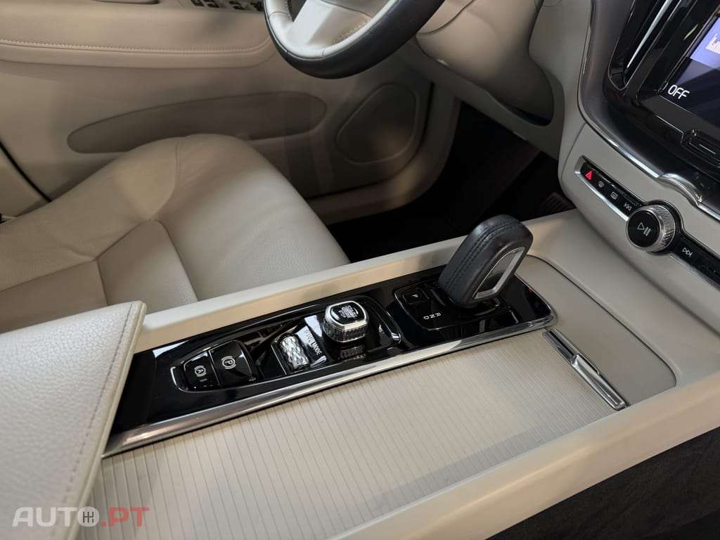 Volvo XC60 2.0 T6 PHEV Inscription Expression AWD