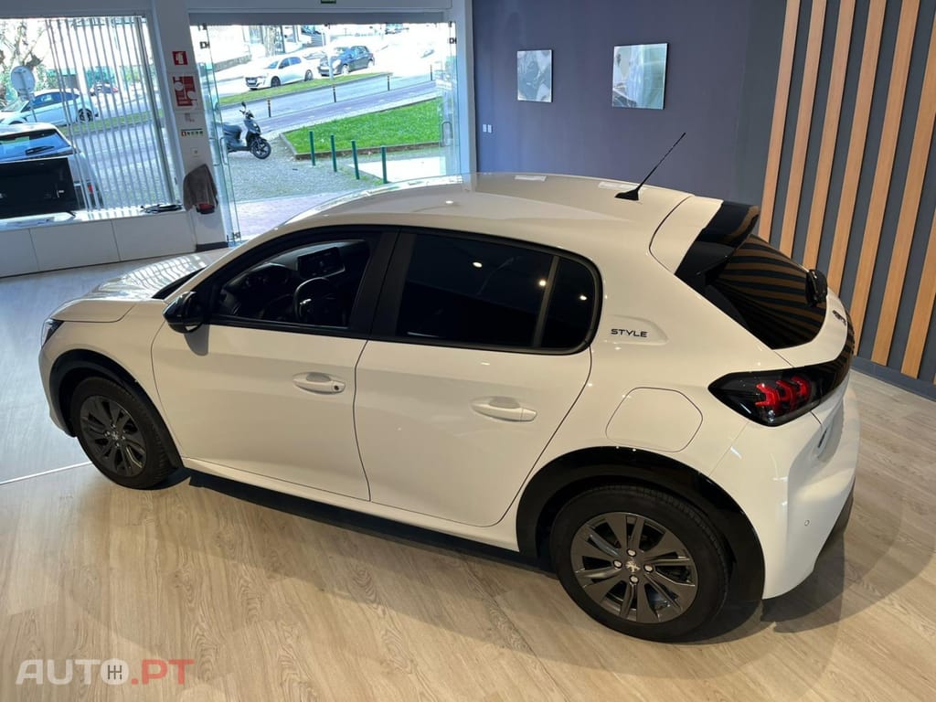 Peugeot E-208 50 kWh SE Style