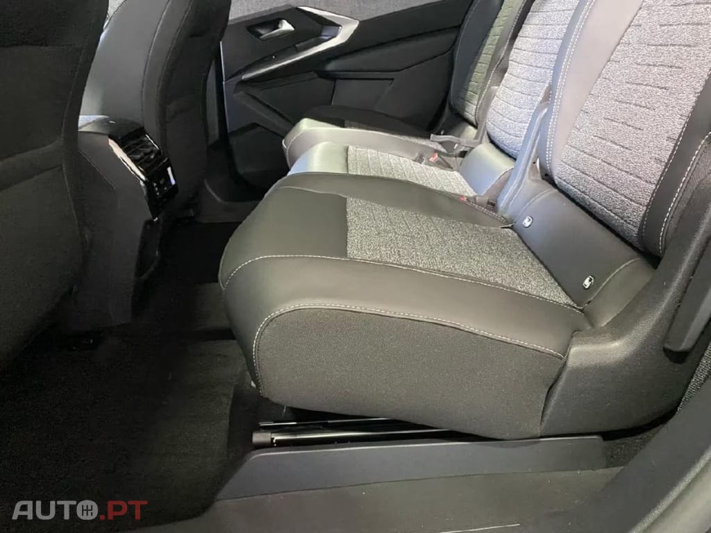 Peugeot E-5008 Allure I.V.A DEDUTIVEL 