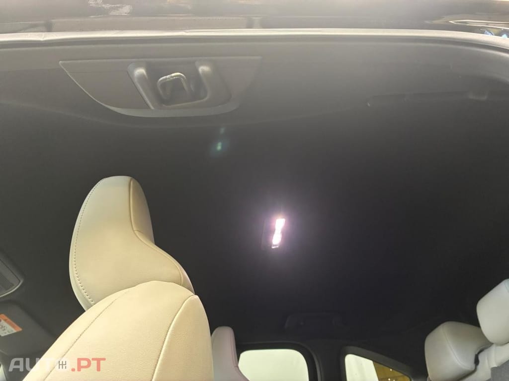 Mazda MX-30 e-Skyactiv First Edition Modern Confidence
