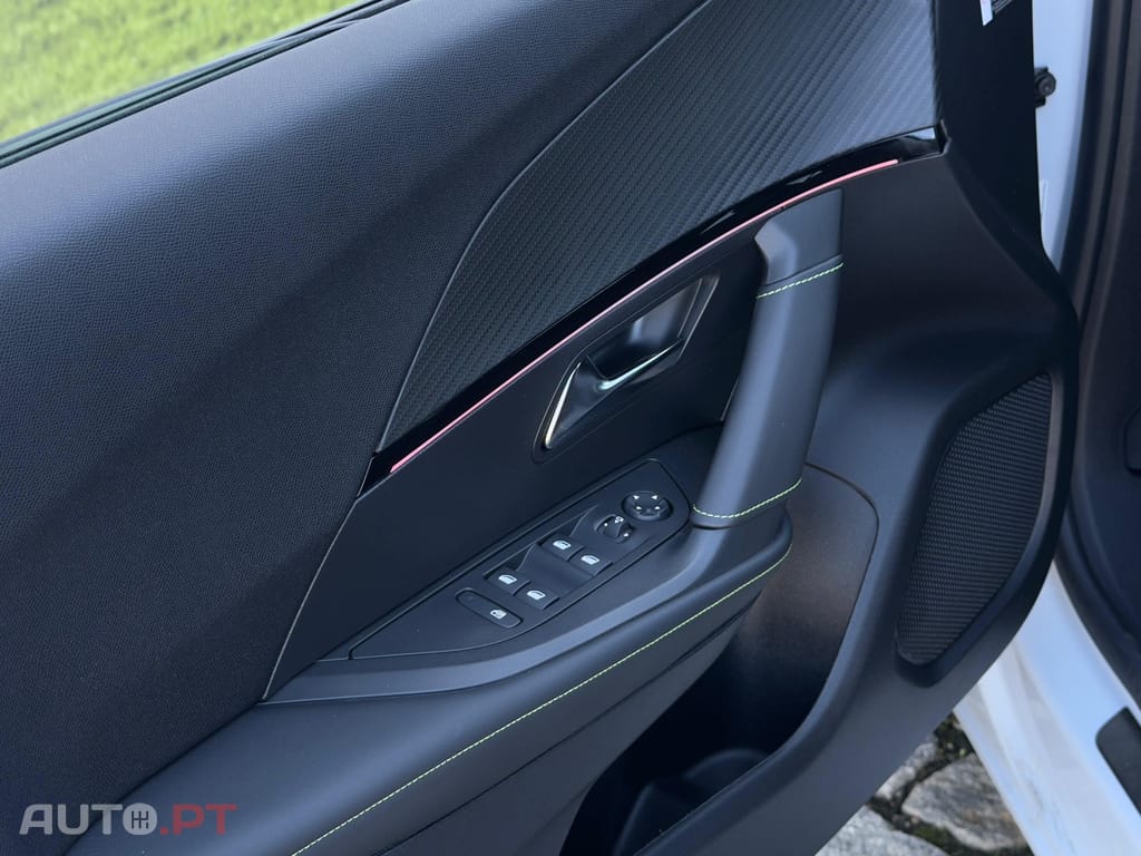 Peugeot 2008 1.2 PureTech GT EAT8