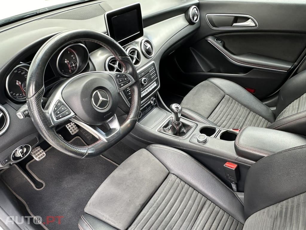 Mercedes-Benz CLA 200 AMG Line
