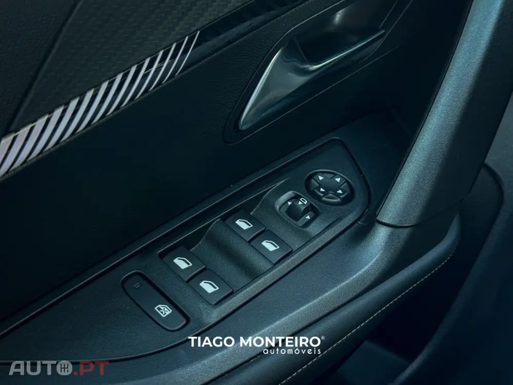 Peugeot 2008 1.2 Hybrid Allure e-DCS6