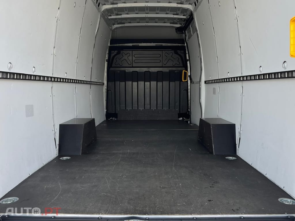 Iveco Daily 3.0  180 CV  L 4 H 2