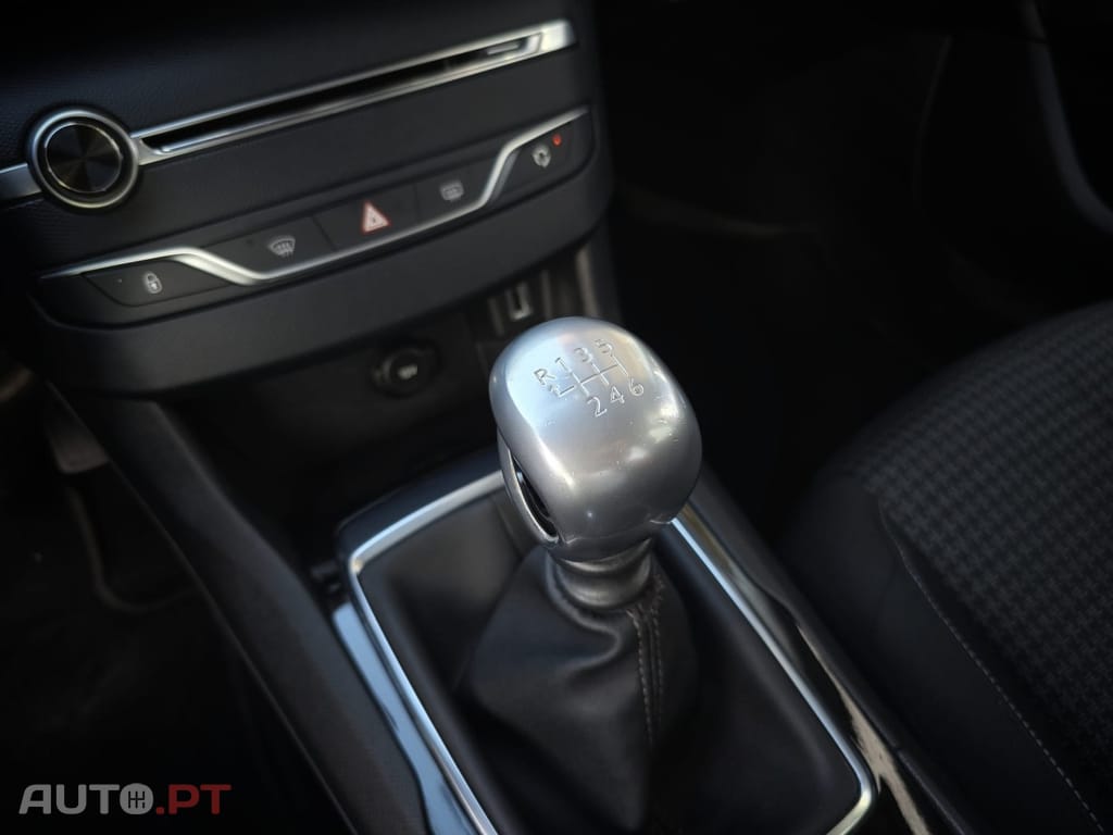 Peugeot 308 1.2 PureTech Active J17