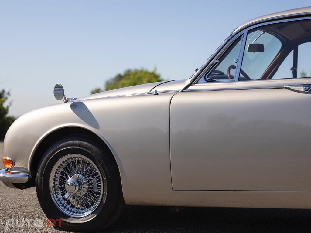Jaguar S-Type 3.8