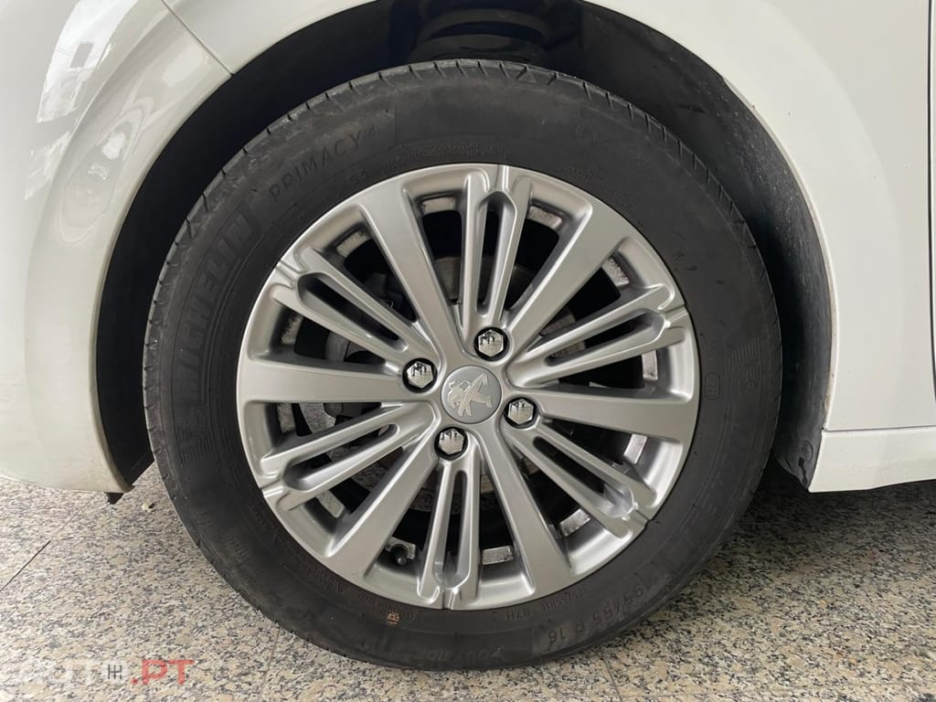 Peugeot 208 1.2 PureTech Signature