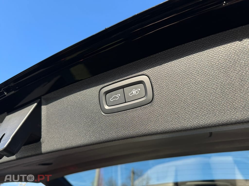 Volvo XC90 2.0 T8 PHEV Core AWD