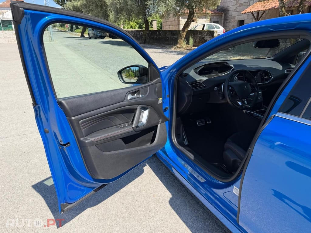 Peugeot 308 1.2 PureTech Allure Full LED EAT8