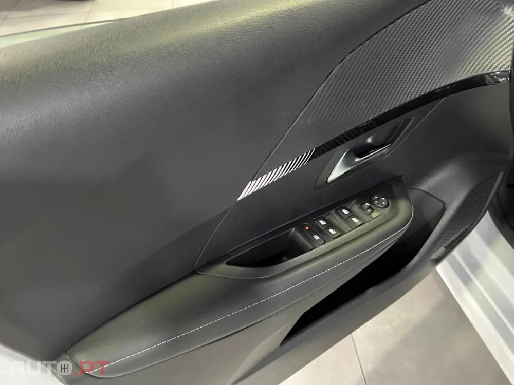 Peugeot 208 1.2 Hybrid Allure e-DCS6