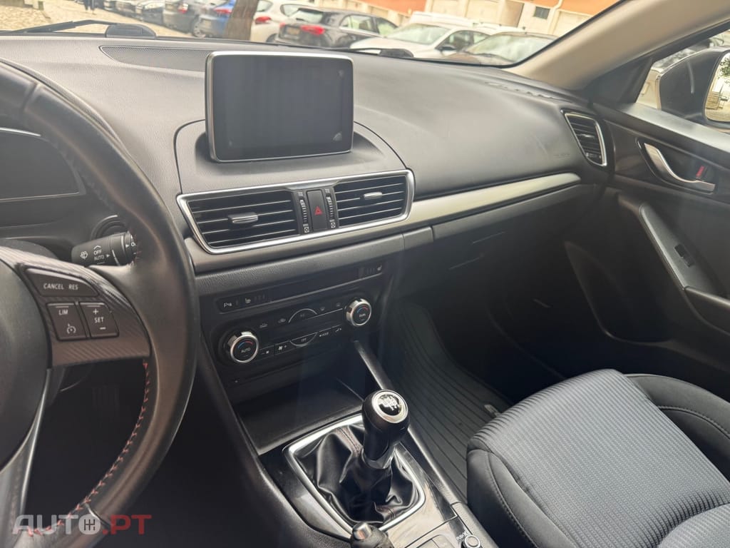 Mazda 3 1.5 Sky-D Excellence Navi