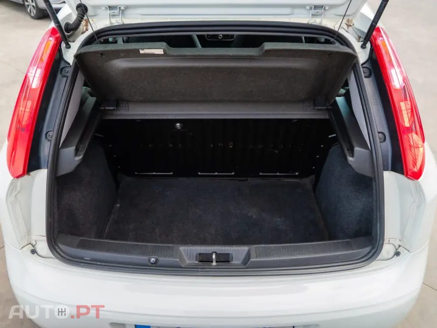 Fiat Punto 1.3 M-Jet Easy S&S — fotografia 21