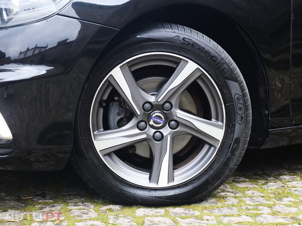 Volvo V40 2.0 D2 R-Design