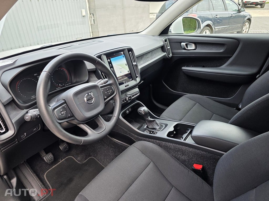 Volvo XC40 1.5 T3 Momentum Tech Edition