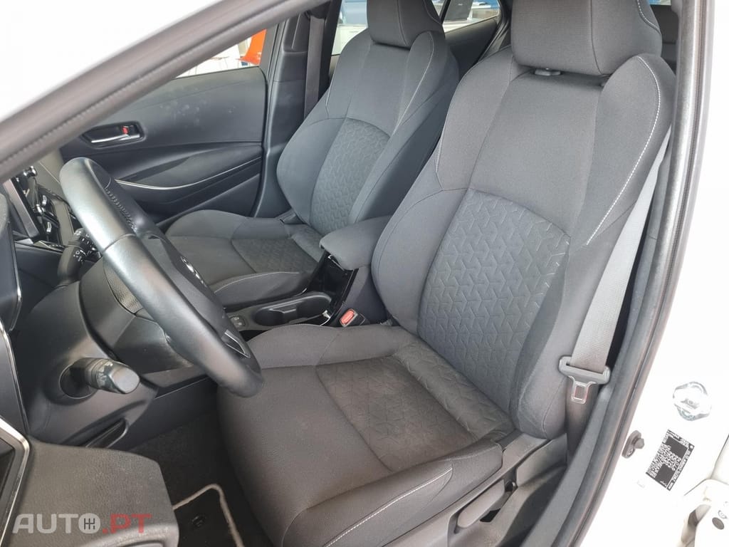 Toyota Corolla 1.8 Hybrid Comfort — fotografia 15