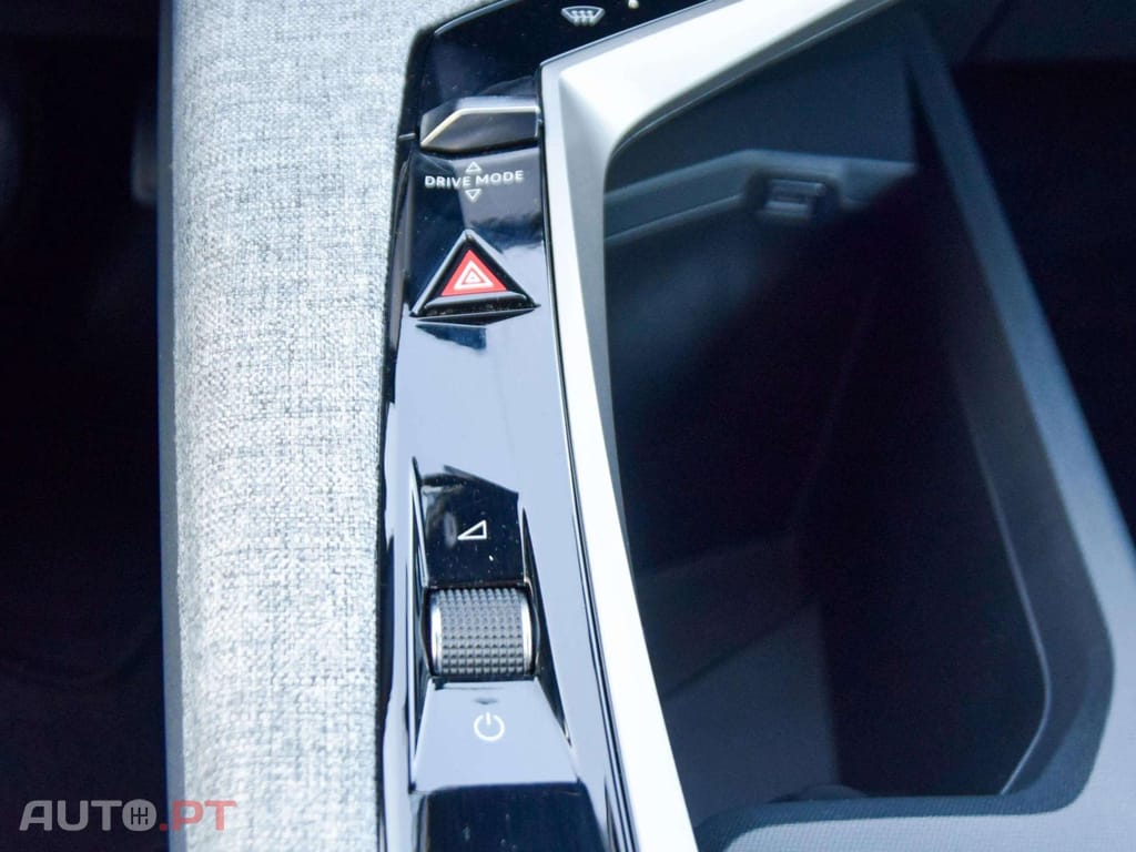 Peugeot 3008 1.2 Hybrid Allure e-DCS6