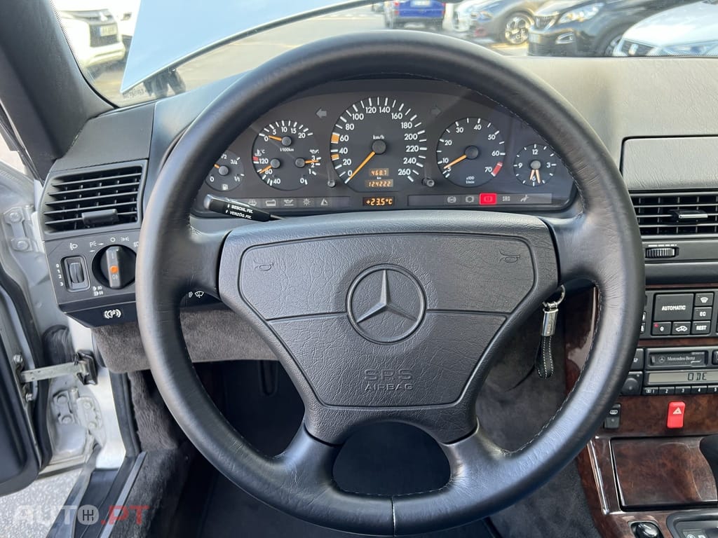 Mercedes-Benz SL 280 Outro