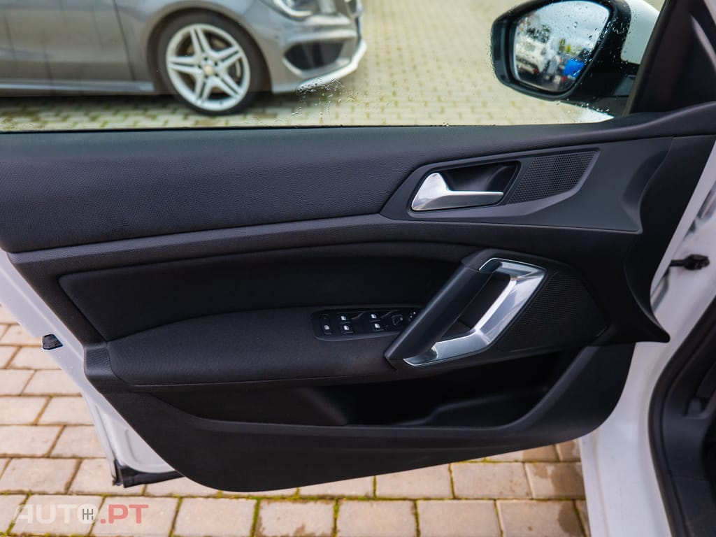 Peugeot 308 1.5 BlueHDi Business Line