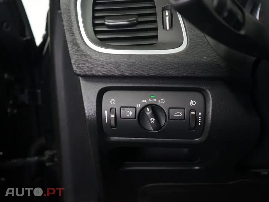 Volvo V40 1.6 D2 R-Design Momentum