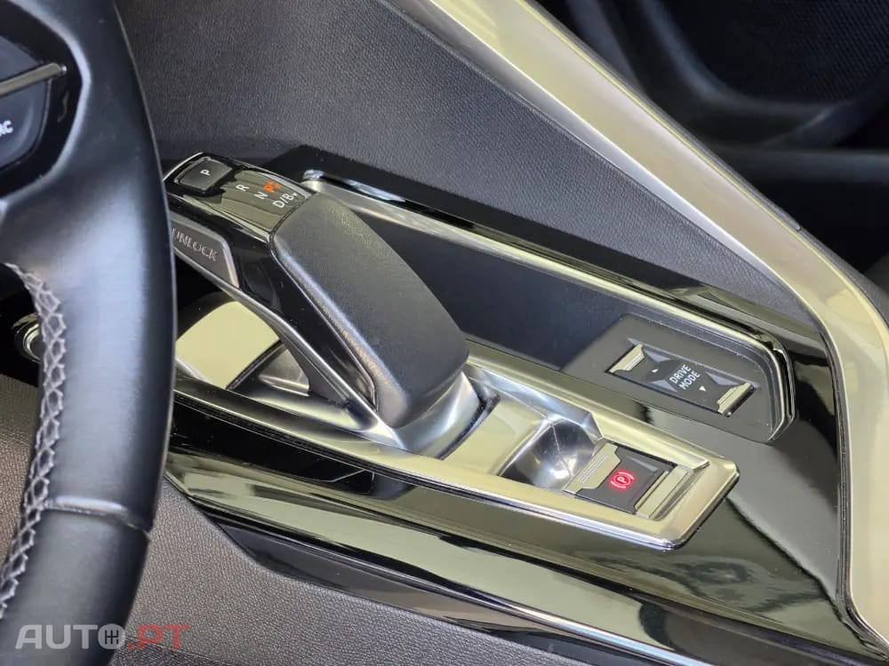 Peugeot 3008 1.6 Hybrid Allure e-EAT8