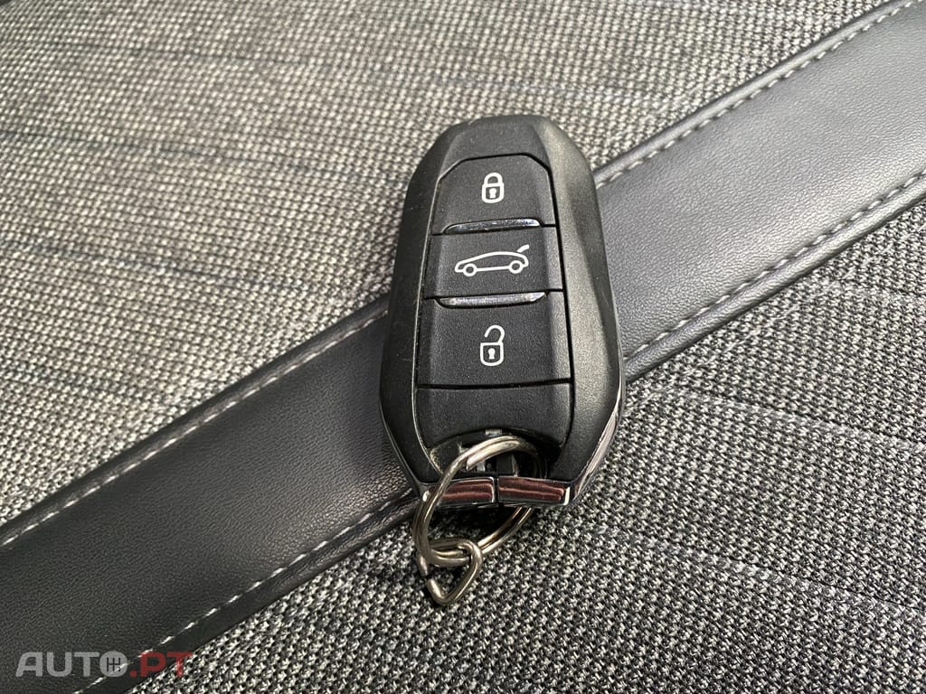 Peugeot 408 1.2 PureTech Allure EAT8