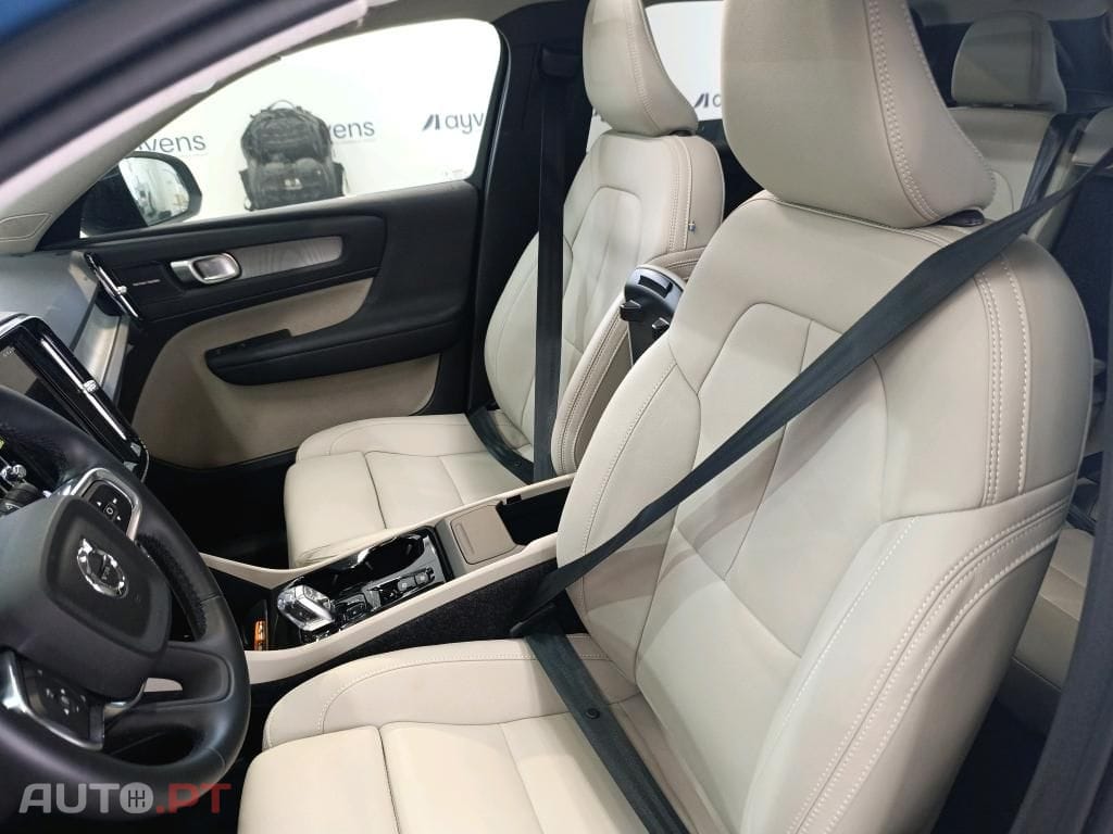 Volvo XC40 2.0 B3 Plus Dark