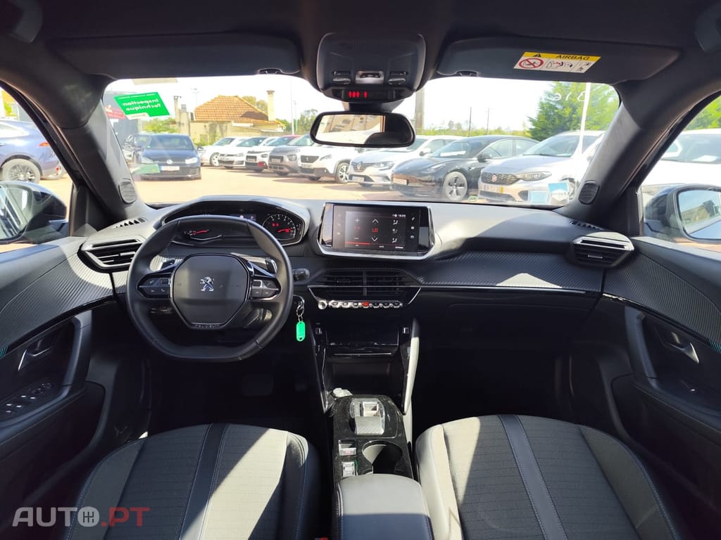 Peugeot 2008 1.2 PureTech Allure EAT8
