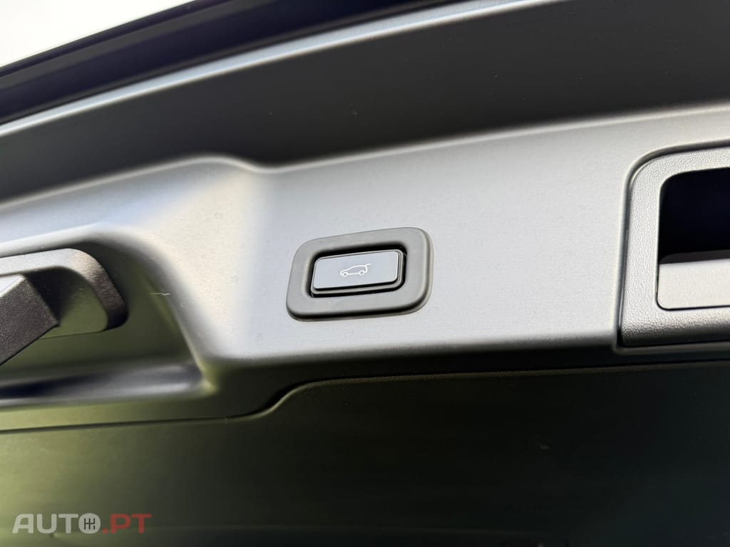 Land Rover Evoque 1.5 P300e AWD R-Dynamic S Auto